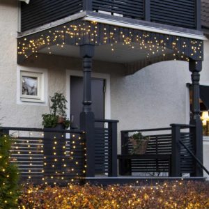 Serie LED istappslinga 144 ljus 4m svart kabel varmvit