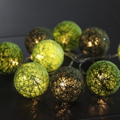 Jolly Light ljusslinga med trådbollar grön på bord