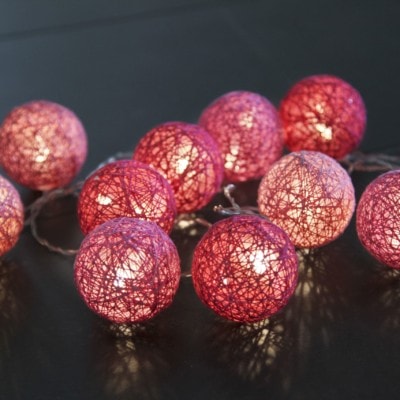 Jolly Light ljusslinga med trådbollar rosa på bord