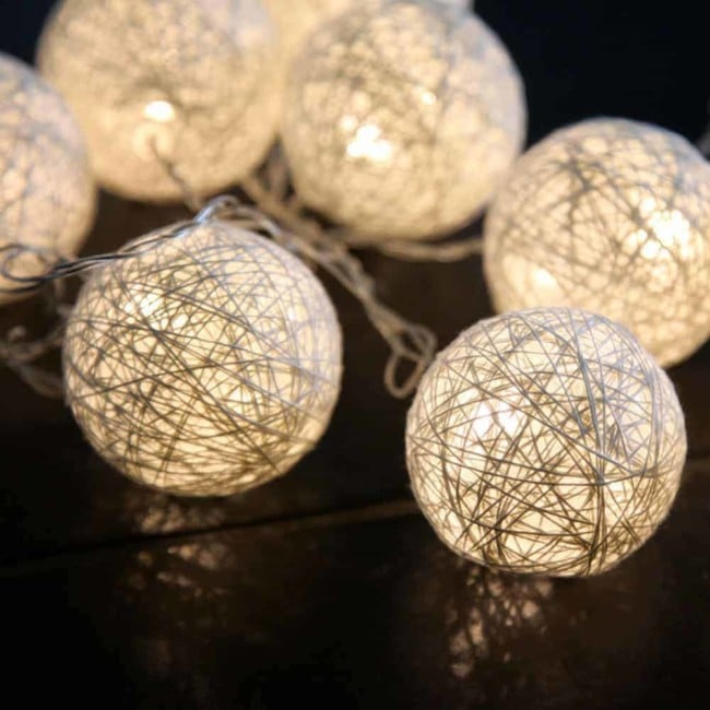 Jolly Light ljusslinga med trådbollar vit
