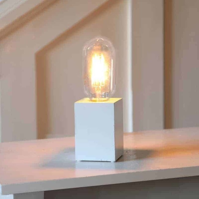 LYS Bordslampa lampfot vit i trä E27 sockel