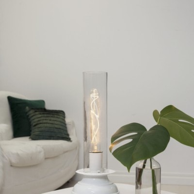 Decoration LED-lampa 352-66 stående med vit fot och glaskub